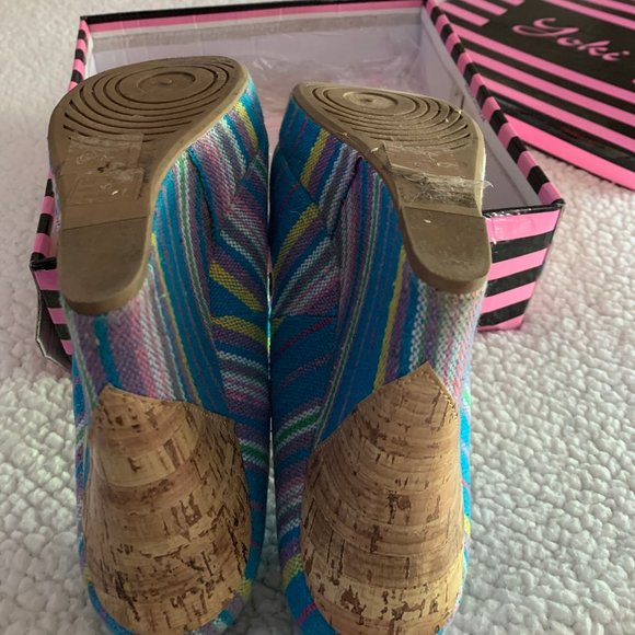 Yoki  Peep Toe Wedge Heel - Picture 5 of 6